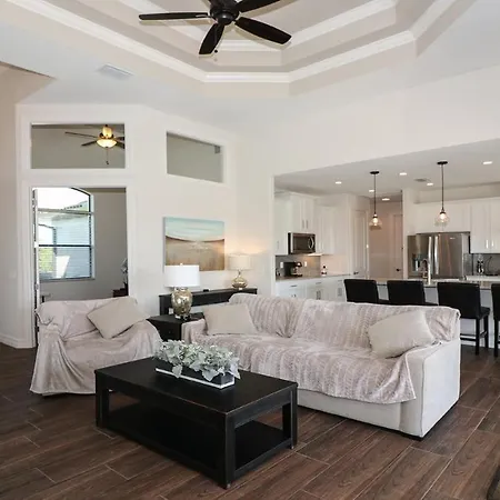 8330 Tracy Villa